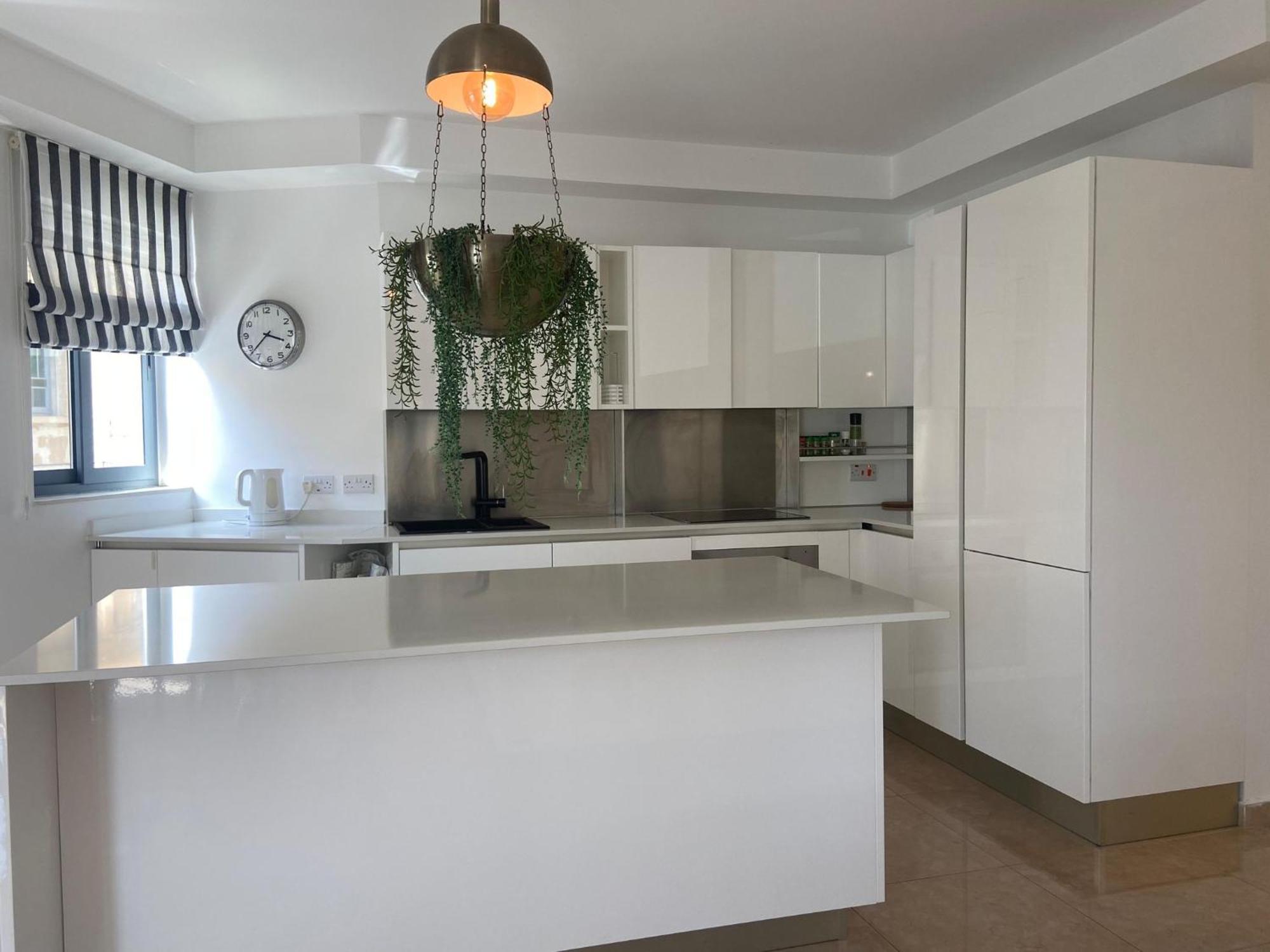 Cozy 2 Bedroom Apartment Near Seafront グジラ エクステリア 写真