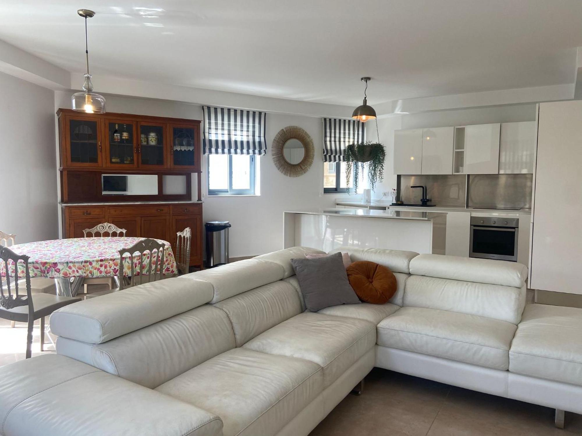Cozy 2 Bedroom Apartment Near Seafront グジラ エクステリア 写真